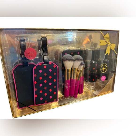 Isaac Mizrah New York Black Pink Luggage Tags Travel Bottles Makeup Brush Set - Picture 2 of 3
